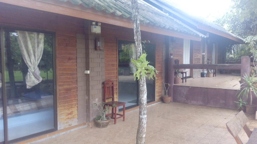 The Local Story Resort Ban Mon Talaeng Екстериор снимка
