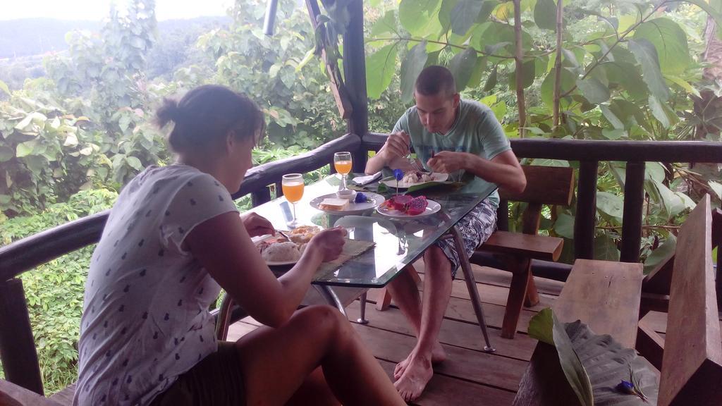 The Local Story Resort Ban Mon Talaeng Екстериор снимка