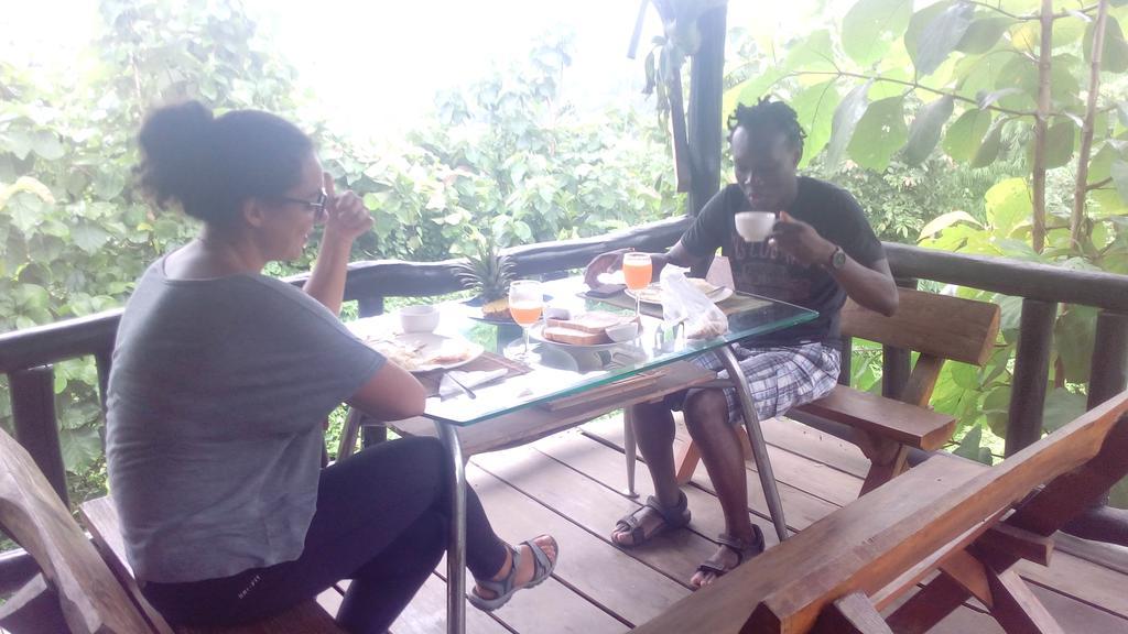 The Local Story Resort Ban Mon Talaeng Екстериор снимка