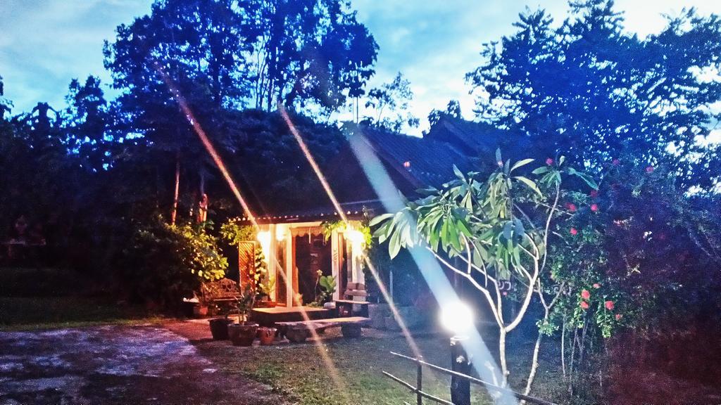 The Local Story Resort Ban Mon Talaeng Екстериор снимка