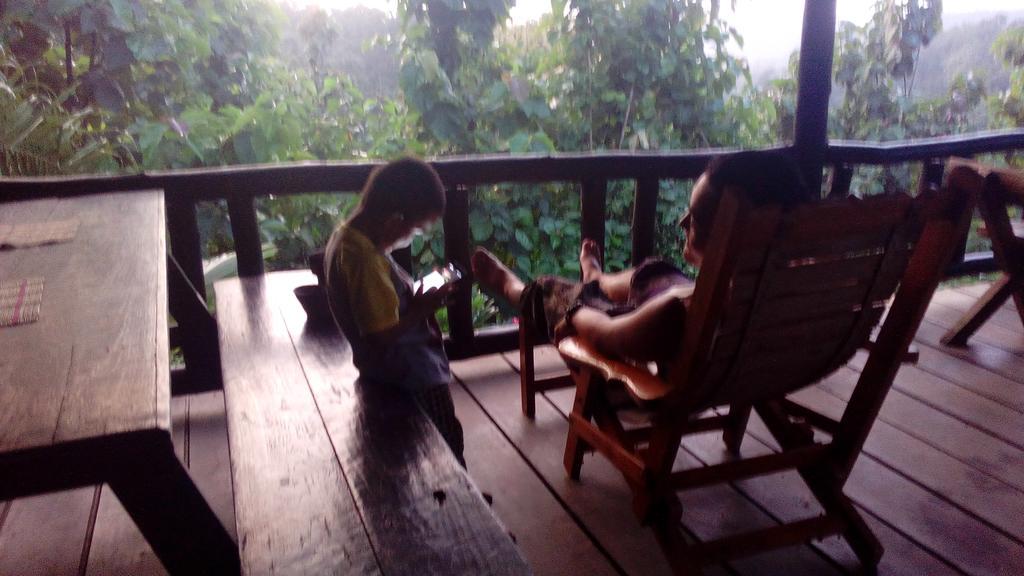 The Local Story Resort Ban Mon Talaeng Екстериор снимка