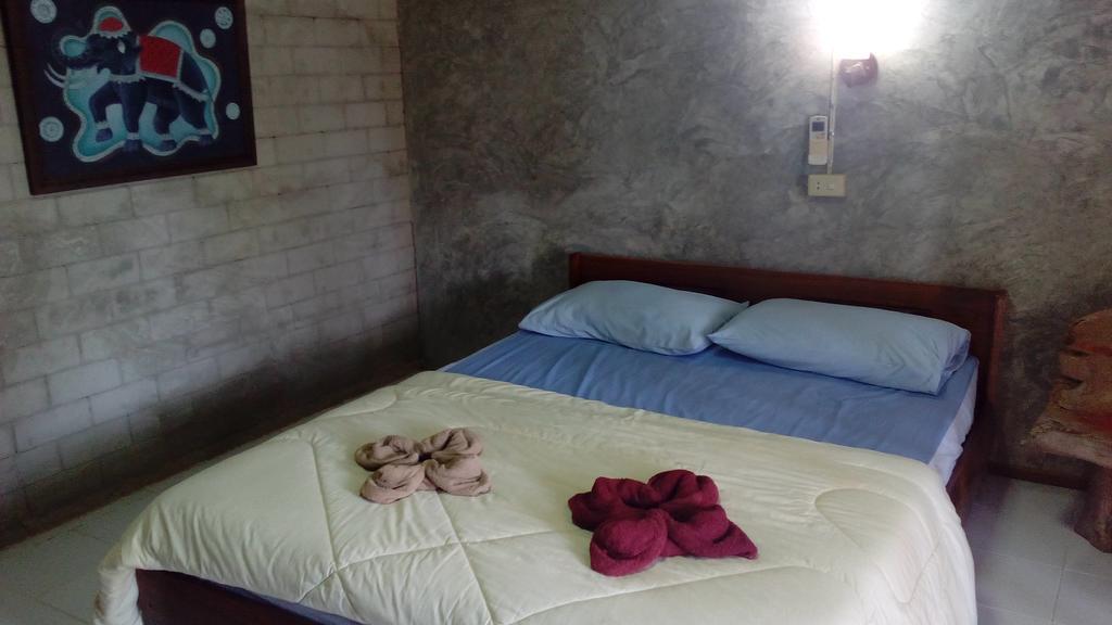 The Local Story Resort Ban Mon Talaeng Екстериор снимка