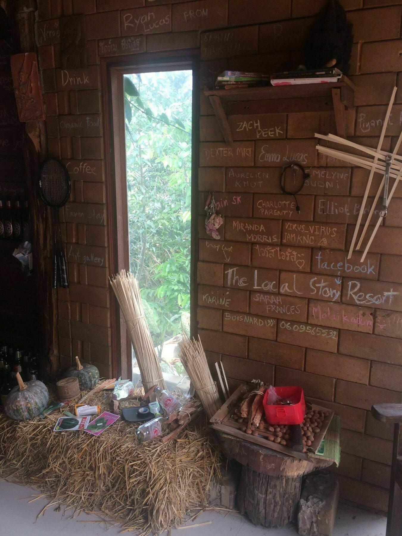 The Local Story Resort Ban Mon Talaeng Екстериор снимка